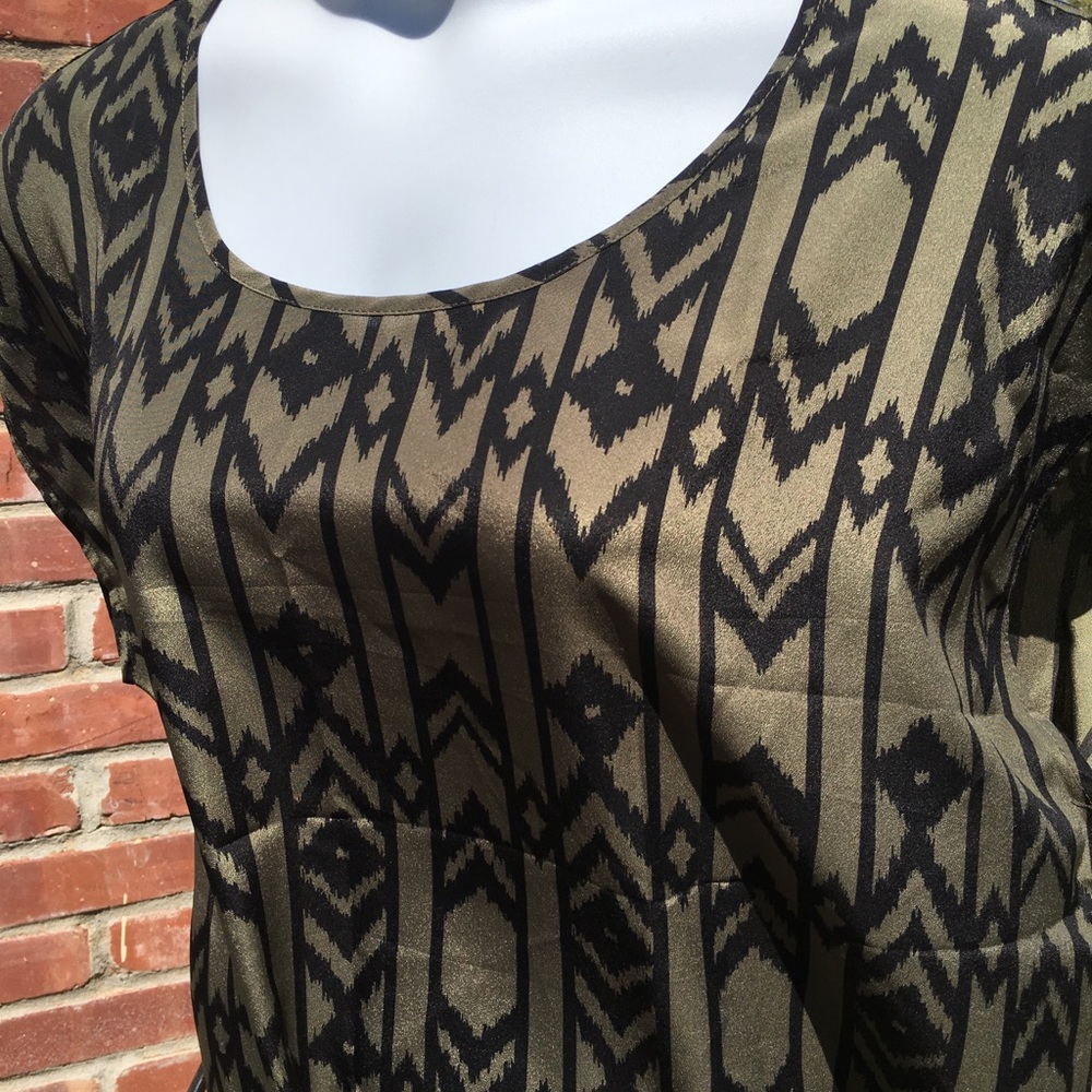 Forever 21 patterned top - Picture 3 of 3